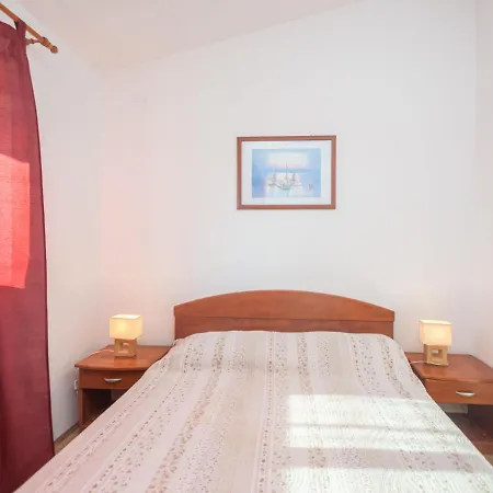Iva-2 By Interhome Apartman Krnica